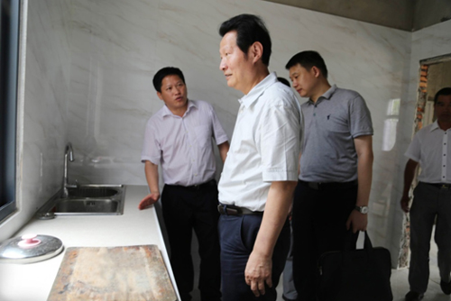 集团公司党委书记马小援赴扶贫点凤凰寨村调研慰问-乐玩