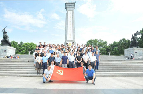 集团本部发展“追忆英烈，，争当前锋”主题党日活动-乐玩