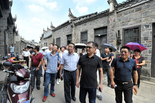 集团本部发展“追忆英烈，，争当前锋”主题党日活动-乐玩
