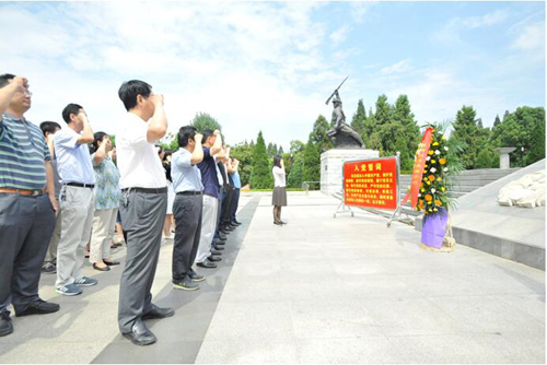 集团本部发展“追忆英烈，，争当前锋”主题党日活动-乐玩